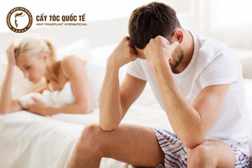Mất cân bằng nội tiết tố cũng là nguyên nhân hói đầu ở nam giới Mất cân bằng nội tiết tố cũng là nguyên nhân hói đầu ở nam giới