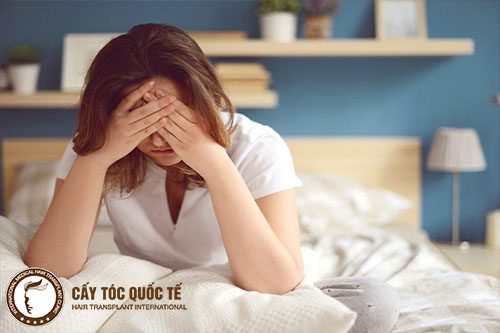 Mất cân bằng nội tiết tố cũng dẫn đến rụng tóc hói đầu ở cả nam và nữ Mất cân bằng nội tiết tố cũng dẫn đến rụng tóc hói đầu ở cả nam và nữ