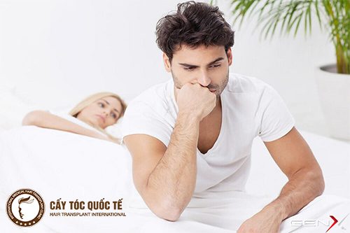 Mất cân bằng nội tiết tố ở nam giới khiến rụng tóc dẫn đến hói đầu Mất cân bằng nội tiết tố ở nam giới khiến rụng tóc dẫn đến hói đầu