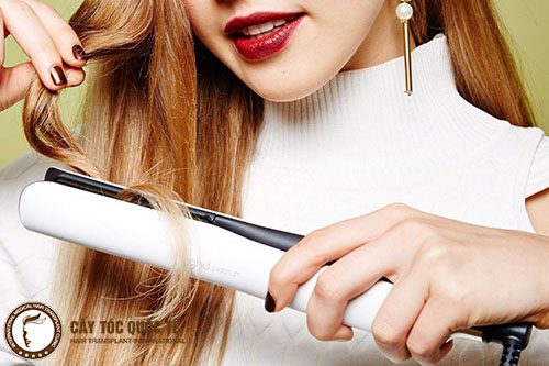 Kẹp tóc dễ dang tạo kiểu và nếp uốn nhưng phải để ý nhiệt độ rất dễ cháy hỏng tóc Kẹp tóc dễ dang tạo kiểu và nếp uốn nhưng phải để ý nhiệt độ rất dễ cháy hỏng tóc